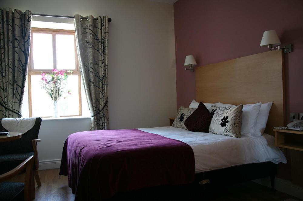 The Coach House Hotel Oranmore Exterior photo