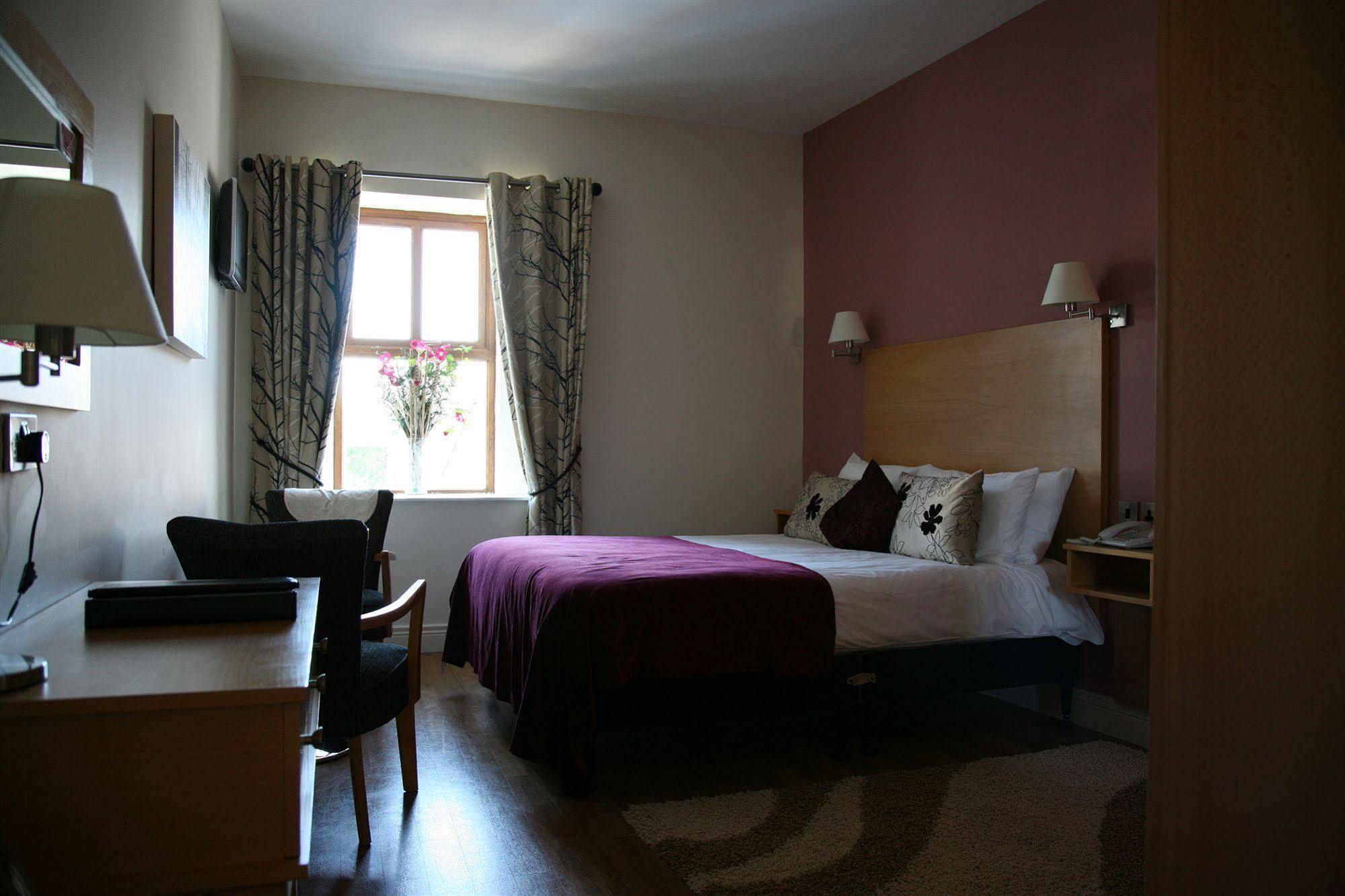 The Coach House Hotel Oranmore Exterior photo